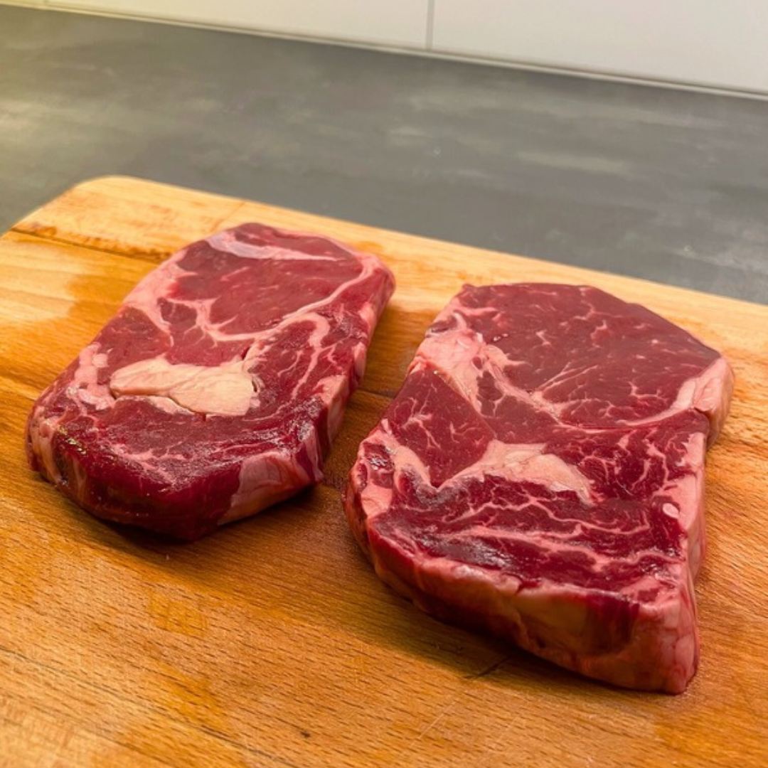 Entrecote från Uruguay, vakuumförpackad i 200 g bitar, perfekt för lyxiga middagar och grillfester.