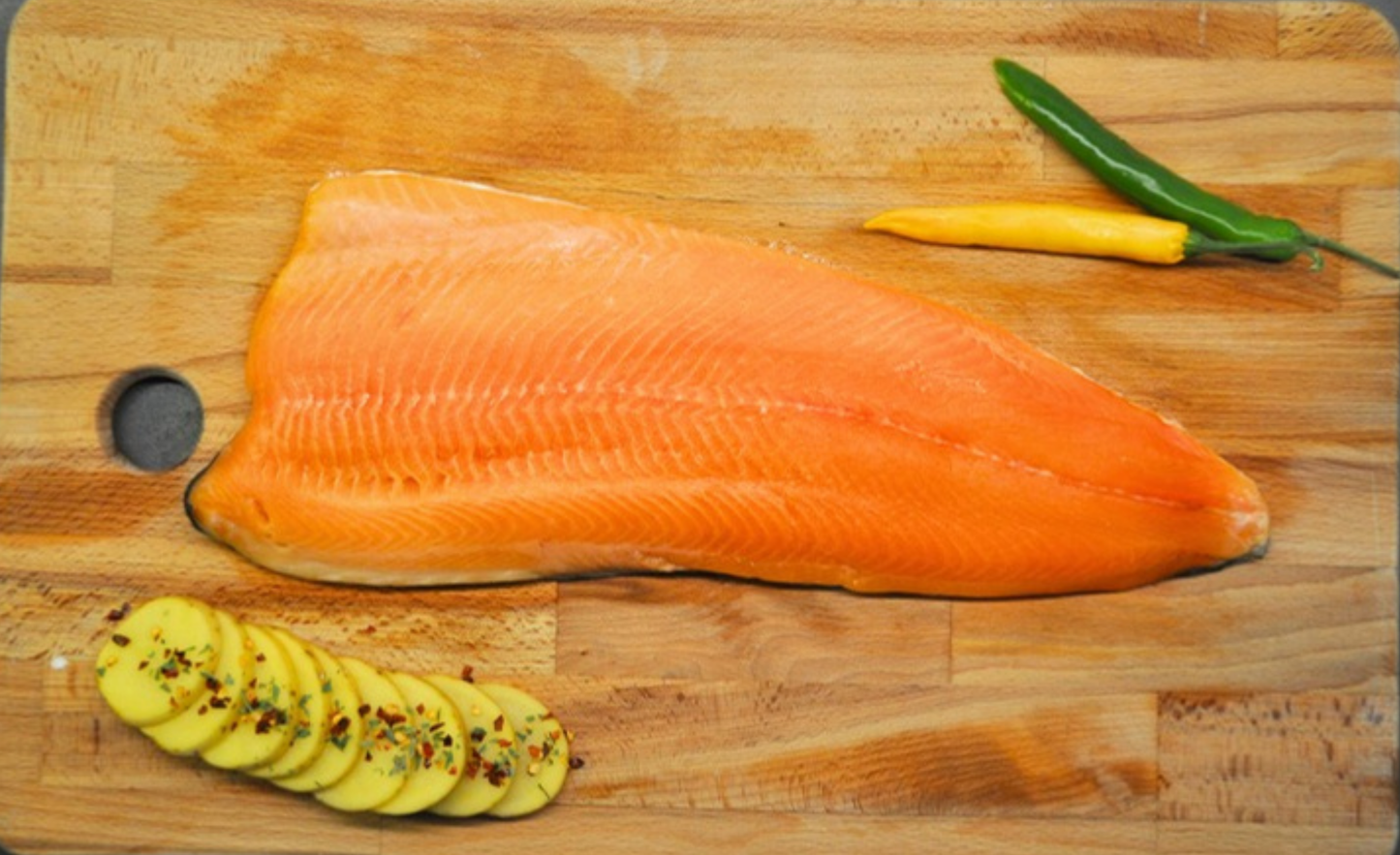 Fjällröding av högsta kvalitet, hållbar och rik på omega-3, perfekt för hälsosamma och smakrika måltider.