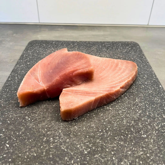 Vildfångade färskfrysta tonfiskkotletter – hållbar premiumfisk av högsta kvalitet.