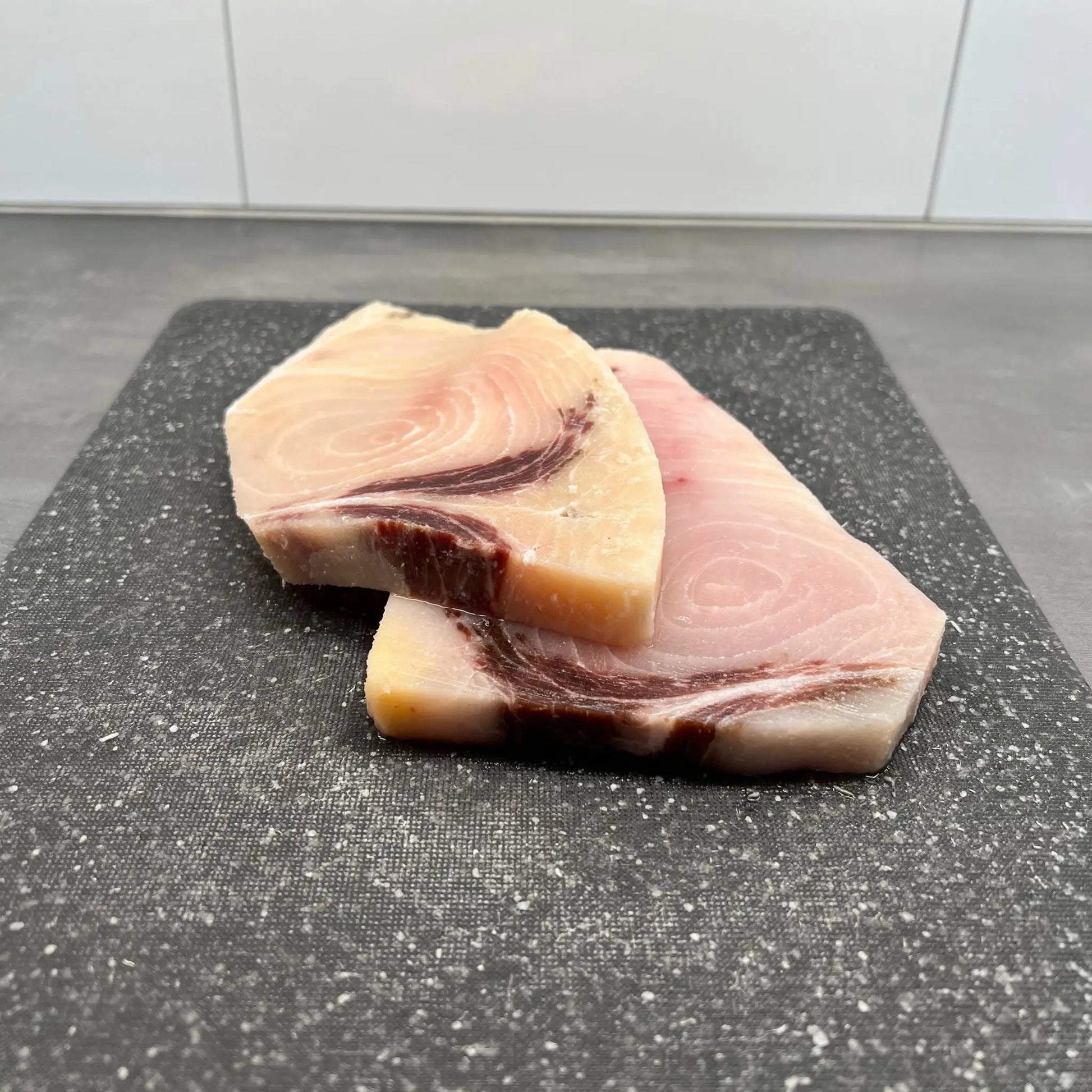Vildfångade färskfrysta svärdfiskkotletter – premium fisk av högsta kvalitet.