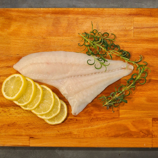 Vildfångad piggvar av högsta kvalitet, hållbar fisk rik på omega-3, perfekt för välsmakande och hälsosamma måltider.