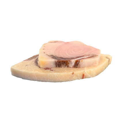 Vildfångad svärdfisk av högsta kvalitet, hållbar och rik på protein, perfekt för exklusiva måltider och hälsosamma rätter.